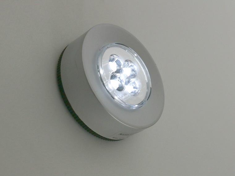 el uso de lámparas LED en el alumbrado de emergencia